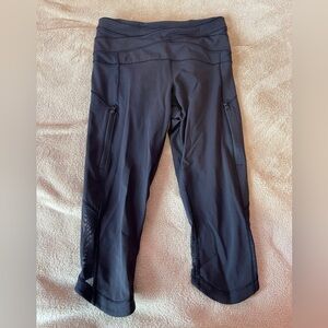 Lululemon black capri leggings size 4